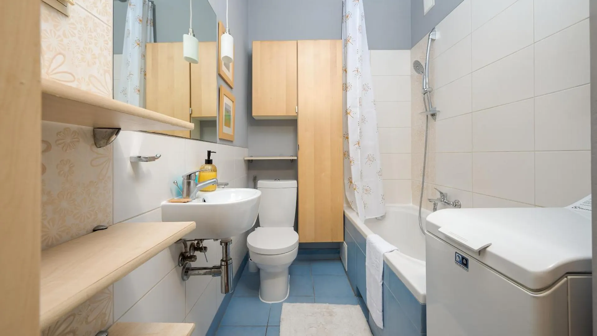 Stay With Friends In Warsaw Apartment 0*,