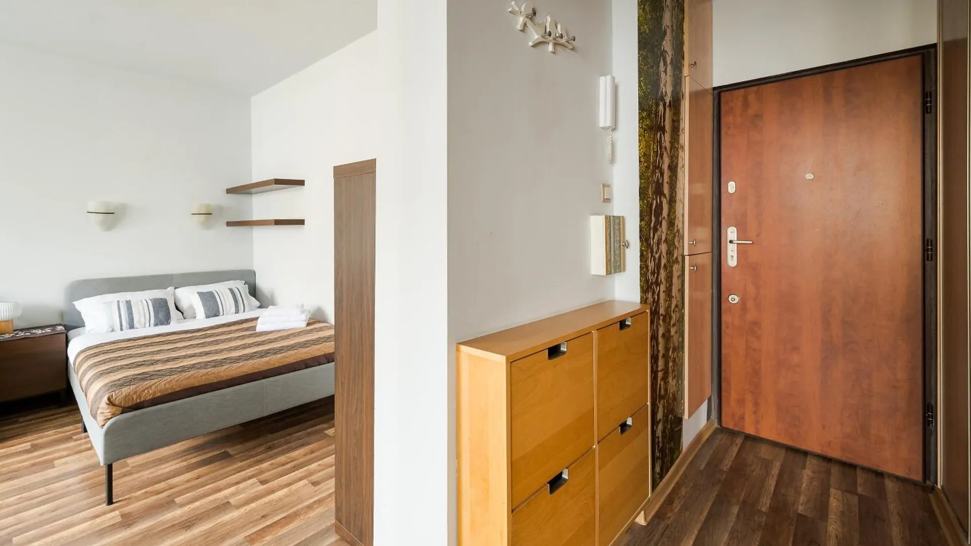 Stay With Friends In Warsaw Apartment 0*,  ポーランド