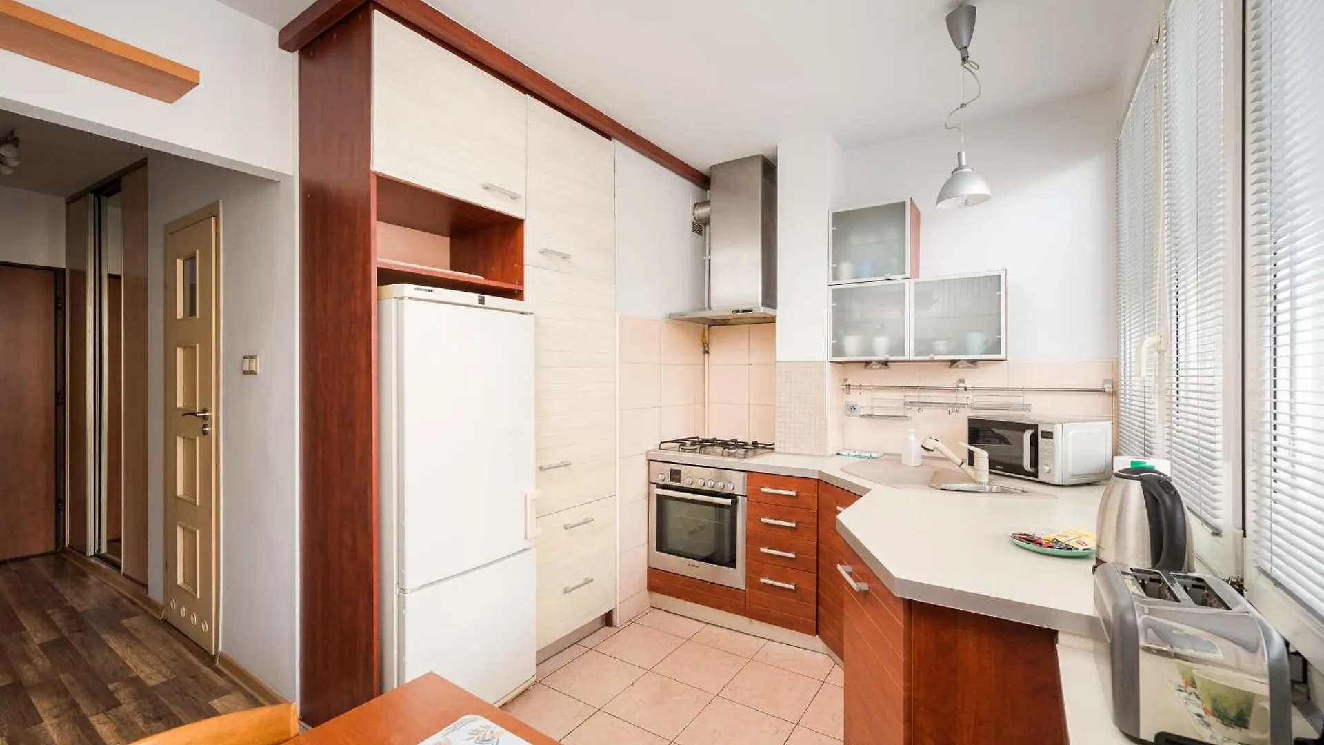 Stay With Friends In Warsaw Apartment